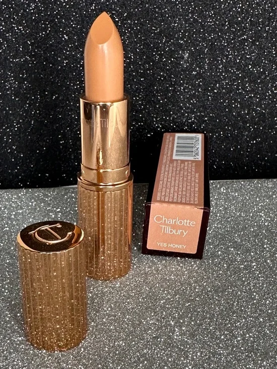 Charlotte Tilbury K.I.S.S.I.N.G Lipstick in Yes Honey - Picture 2 of 4